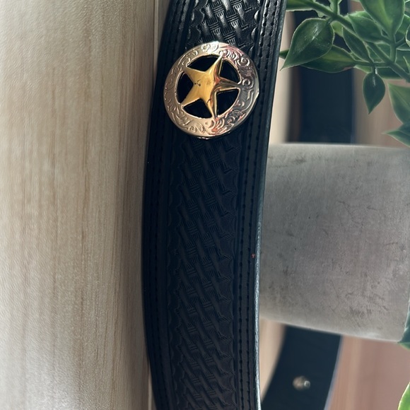 Roper Black Leather 32 Inch Belt w/ Star Design - Picture 8 of 8